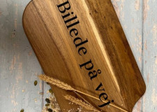 Fastelavnsbolle med stikkelsbær og hvid chokolade